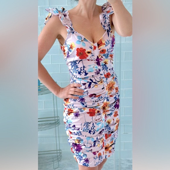 Guess Dresses & Skirts - Guess Ruched and Ruffled Floral Stretchy Dress